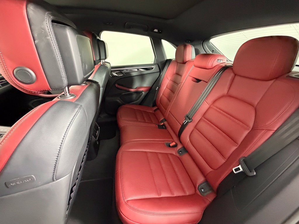 Used 2023 Porsche Macan AWD/4WD image 40