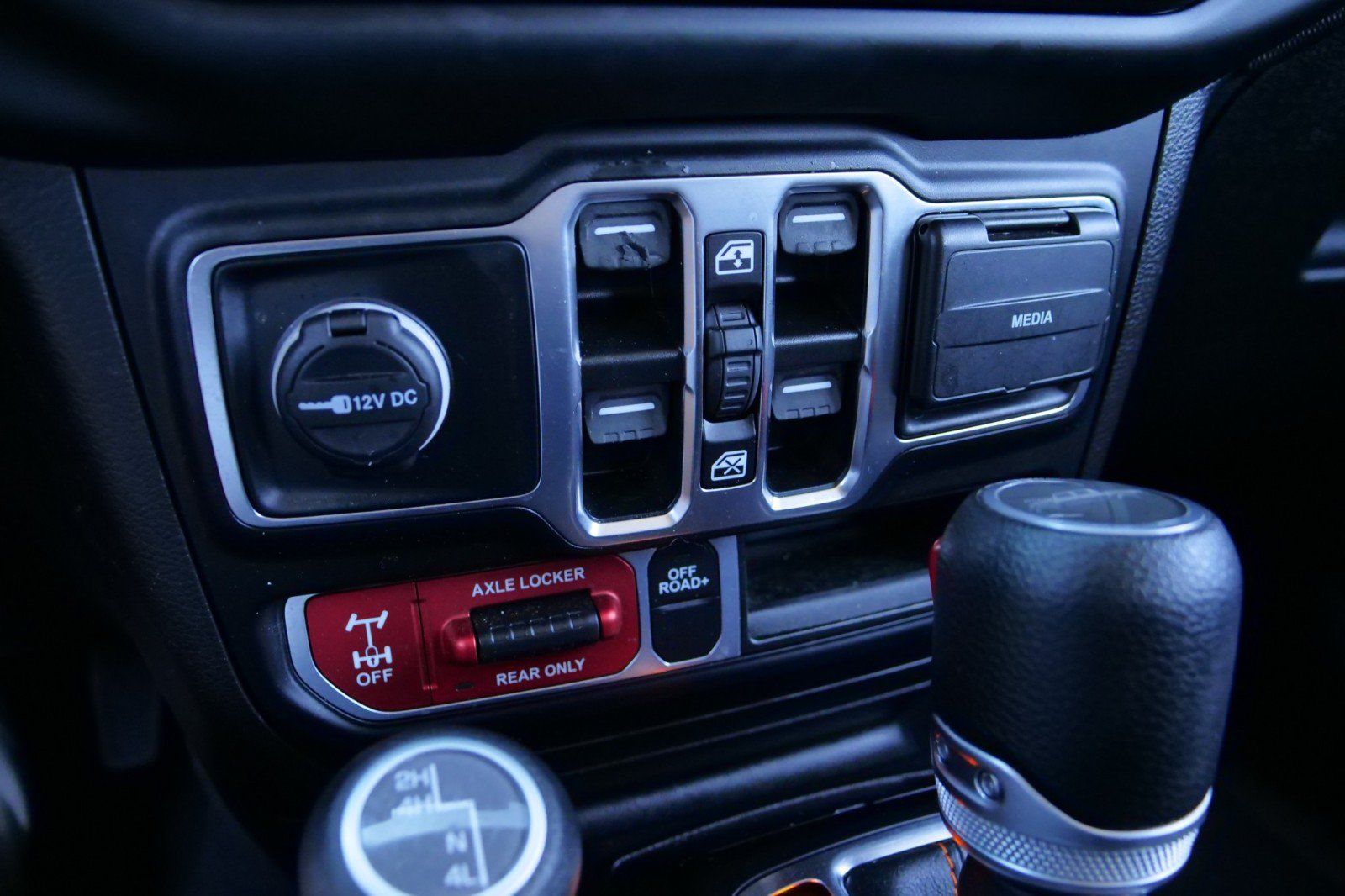 Used 2023 Jeep Gladiator Mojave w/ Cold Weather Group AWD/4WD image 28