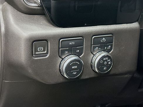 Used 2024 GMC Sierra 1500 Elevation image 17