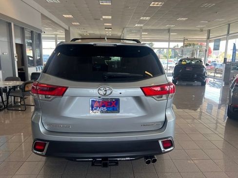 Used 2017 Toyota Highlander Limited AWD/4WD image 11