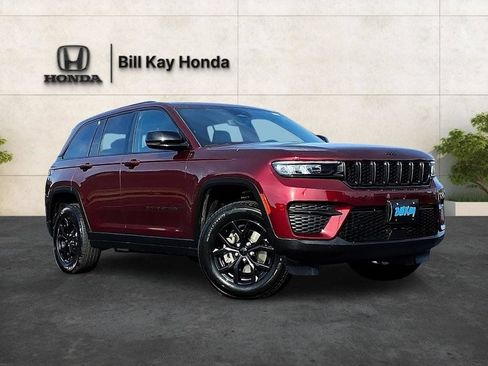 Used 2024 Jeep Grand Cherokee Altitude AWD/4WD image 5