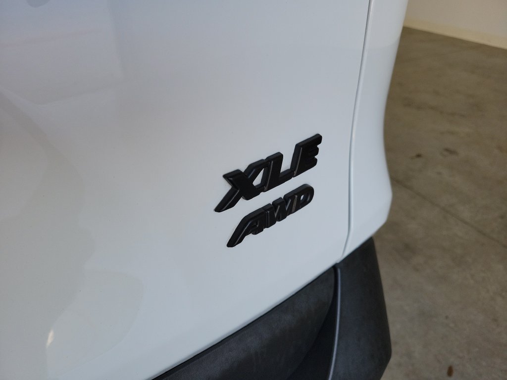 Used 2024 Toyota RAV4 XLE AWD/4WD image 9