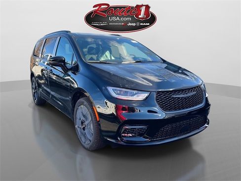 New 2026 Chrysler Pacifica Select image 4