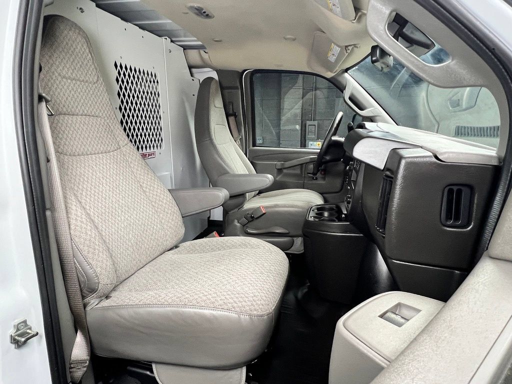 Used 2024 GMC Savana 2500 w/ Driver Convenience Package RWD image 8