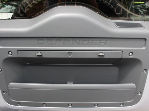 Used 2023 Land Rover Defender 130 X-Dynamic SE AWD/4WD image 9