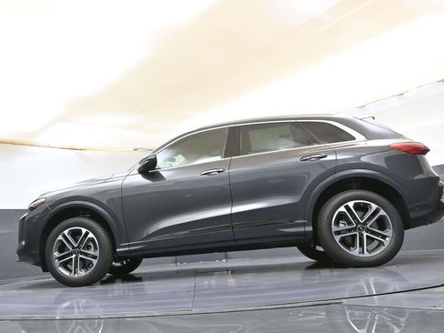 Used 2025 Audi Q5 Premium w/ Convenience Package image 36