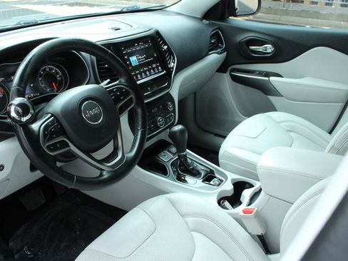 Used 2020 Jeep Cherokee Limited image 13