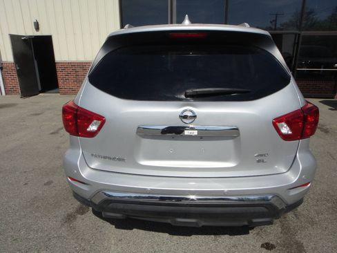 Used 2019 Nissan Pathfinder SL AWD/4WD image 5