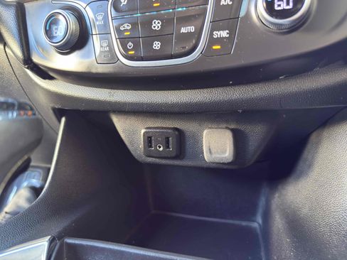 Used 2018 Chevrolet Traverse LS image 34