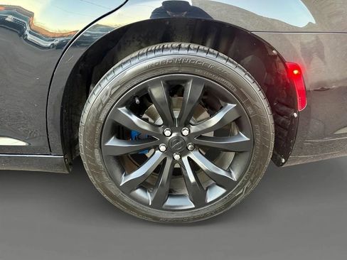 Used 2018 Chrysler 300 Touring w/ Chrome Appearance Package image 23