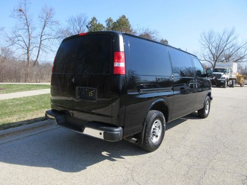 Used 2018 Chevrolet Express 2500 w/ Driver Convenience Package image 9