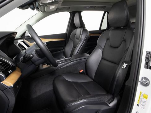 Used 2023 Volvo XC90 B6 Plus w/ Protection Package Premier image 10