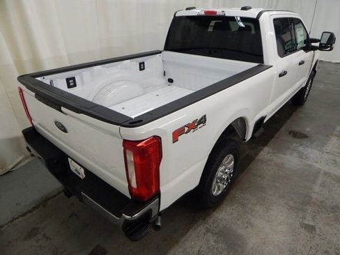 Used 2024 Ford F250 XLT w/ FX4 Off-Road Package AWD/4WD image 3