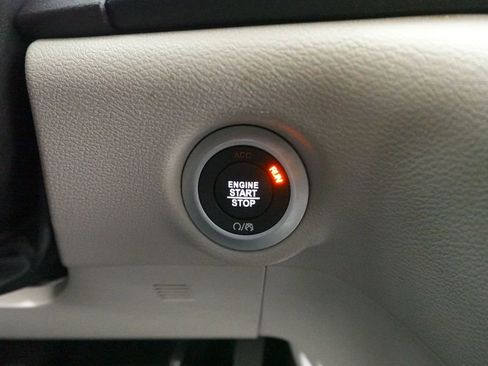 Used 2024 Chrysler Pacifica Touring-L image 21