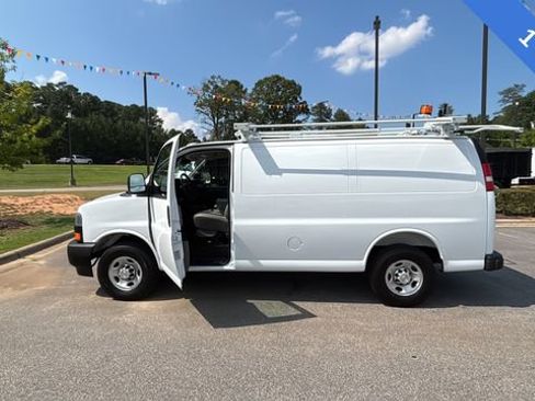 Used 2025 Chevrolet Express 2500 w/ Driver Convenience Package RWD image 3