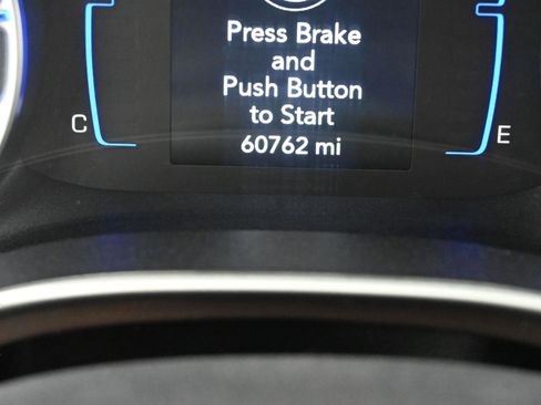 Used 2023 Chrysler Voyager LX image 11