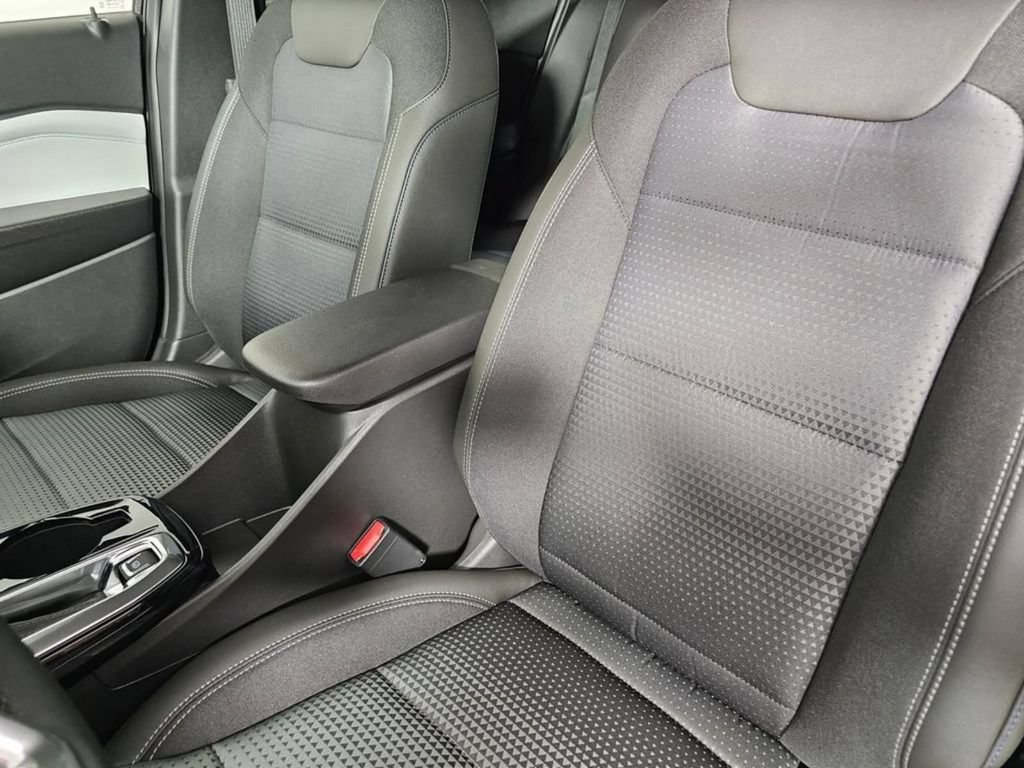 Used 2026 Chevrolet Trax LT w/ LT Convenience Package FWD image 23