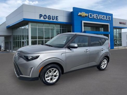 Used 2024 Kia Soul LX w/ Option Group 015 FWD image 4