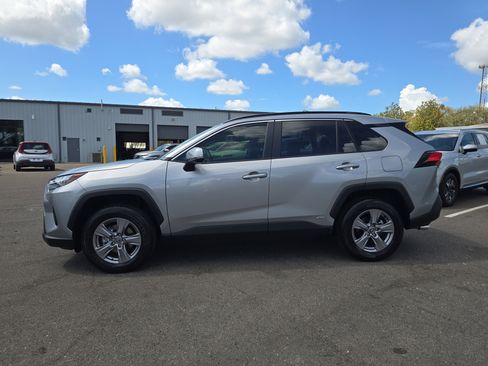 Used 2025 Toyota RAV4 XLE image 5