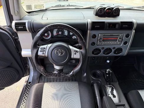 Used 2013 Toyota FJ Cruiser 4WD image 12