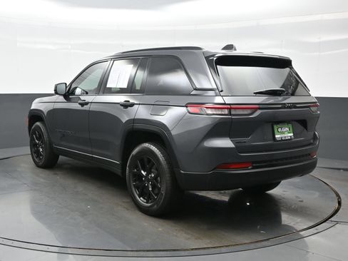 Used 2024 Jeep Grand Cherokee Altitude AWD/4WD image 5