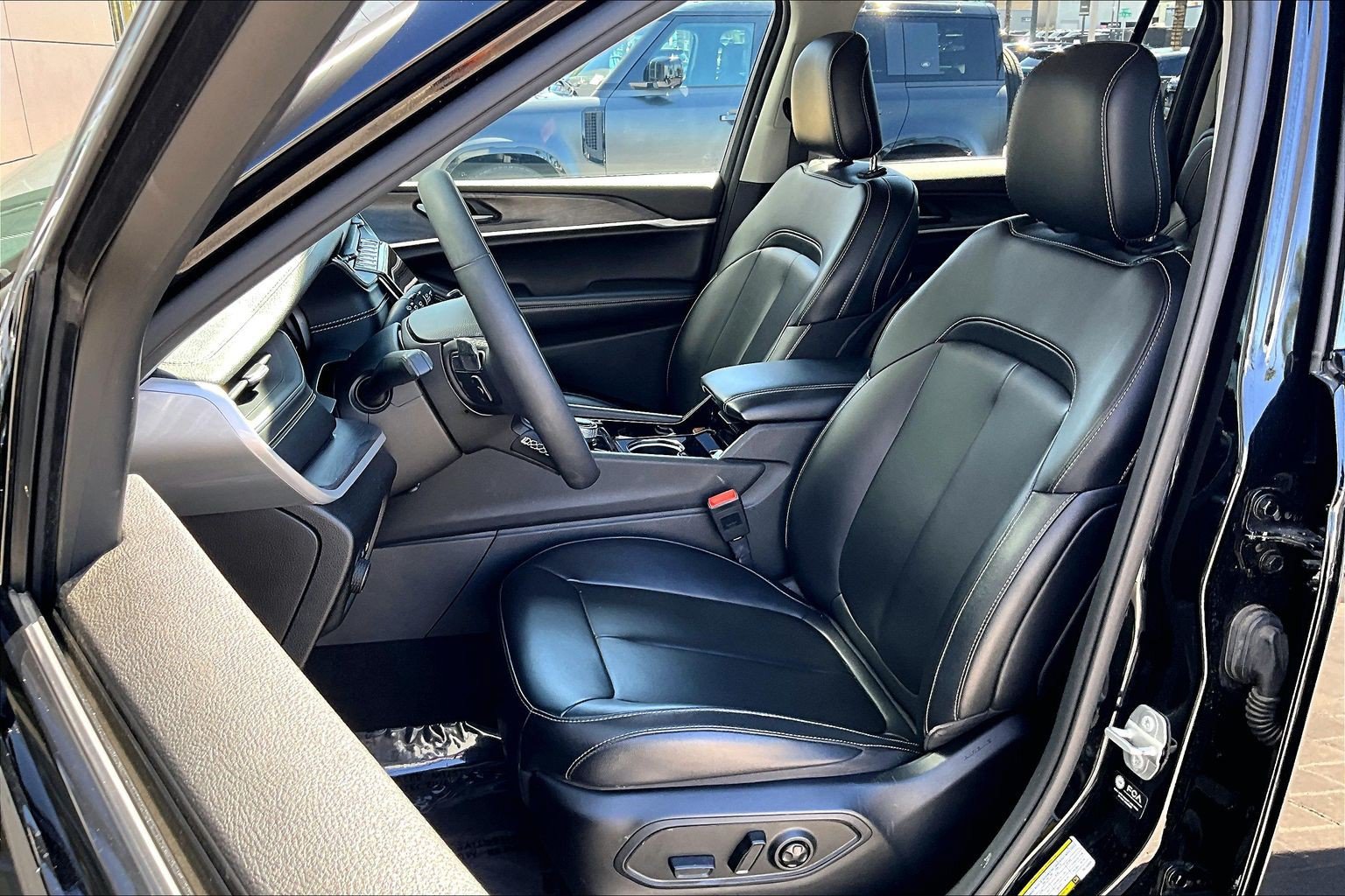 Used 2023 Jeep Grand Cherokee L Limited RWD image 24