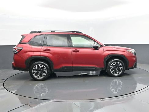 Used 2025 Subaru Forester Premium image 4