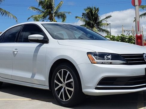 Used 2017 Volkswagen Jetta SE FWD image 4