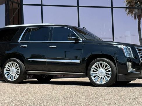 Used 2016 Cadillac Escalade Platinum AWD/4WD image 16
