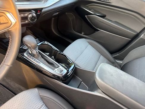 Certified 2024 Chevrolet Trax LT w/ Sunroof Package image 23