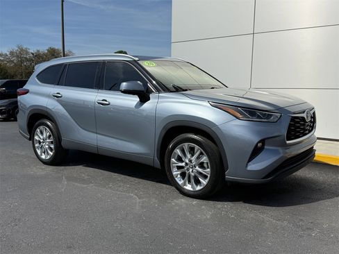 Used 2020 Toyota Highlander Limited image 2