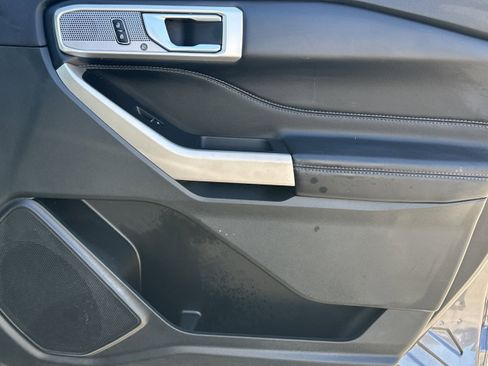 Used 2023 Ford Explorer Limited image 14