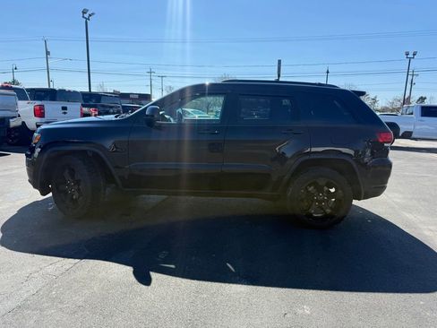 Used 2020 Jeep Grand Cherokee Laredo AWD/4WD image 8