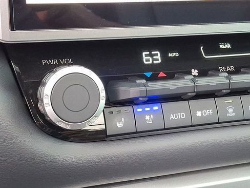Used 2025 Toyota Sequoia Platinum AWD/4WD image 24