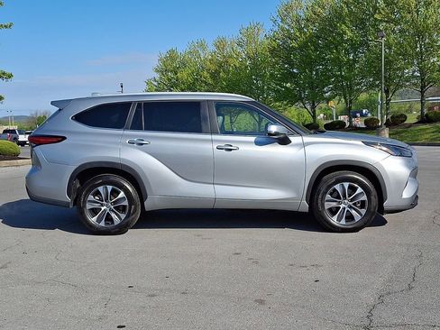 Used 2023 Toyota Highlander XLE FWD image 9