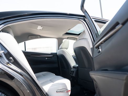 Used 2014 Lexus ES 350 w/ Luxury Package FWD image 19