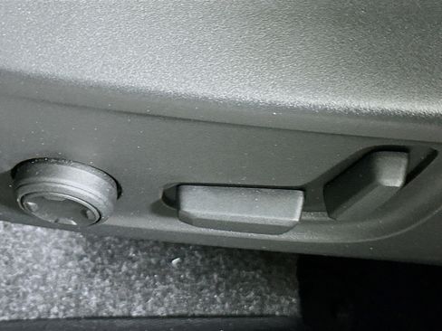 Used 2025 Volvo XC40 B5 Core image 13