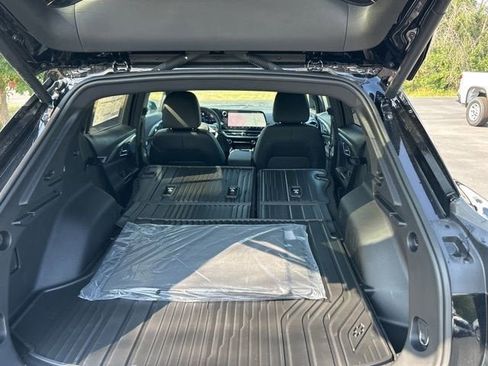 New 2025 Chevrolet Equinox EV LT image 29