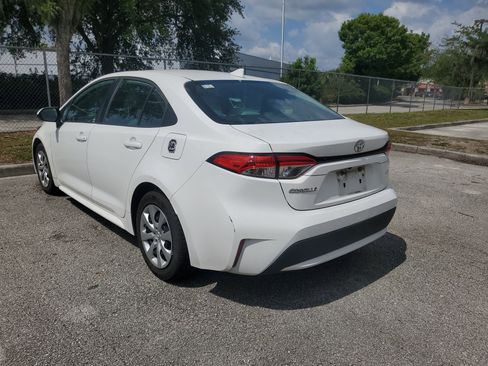 Used 2020 Toyota Corolla LE FWD image 3