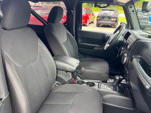 Used 2017 Jeep Wrangler Sport AWD/4WD image 17