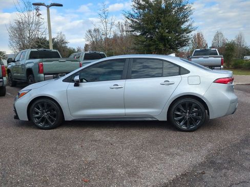 Certified 2025 Toyota Corolla SE image 3