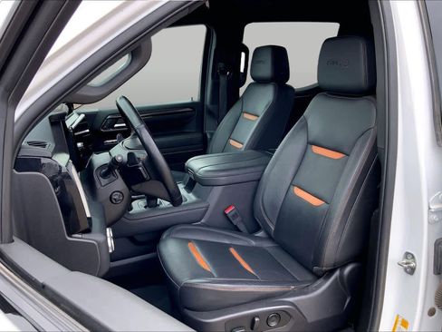 Used 2024 GMC Sierra 1500 AT4 w/ Technology Package AWD/4WD image 8