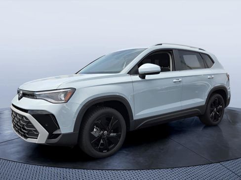 New 2026 Volkswagen Taos SE FWD image 2