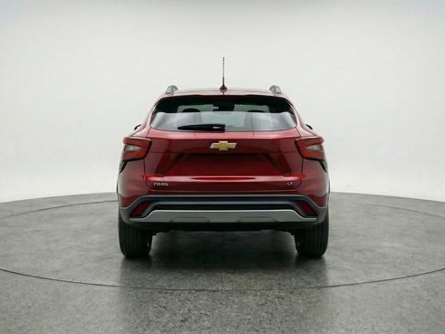 Used 2025 Chevrolet Trax LT FWD image 7