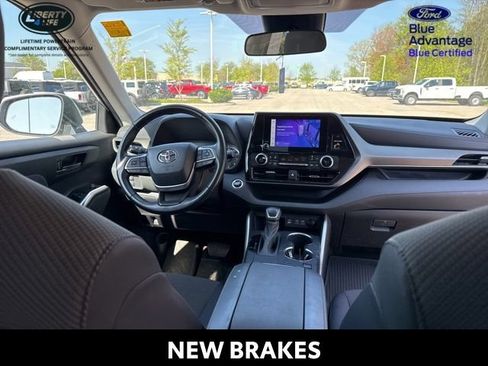 Used 2023 Toyota Highlander LE FWD image 12