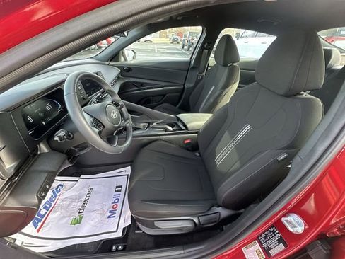 Used 2025 Hyundai Elantra Sport image 11
