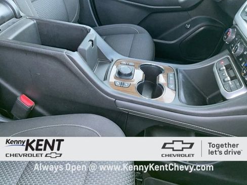 Certified 2023 GMC Acadia SLE w/ Driver Convenience Package image 15