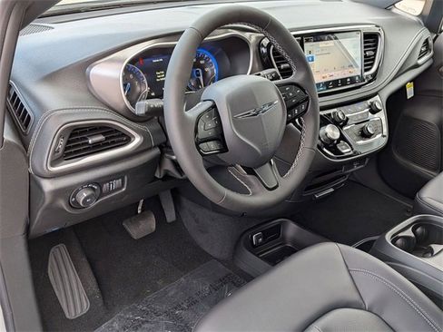 New 2026 Chrysler Pacifica Select w/ S Appearance Package image 10
