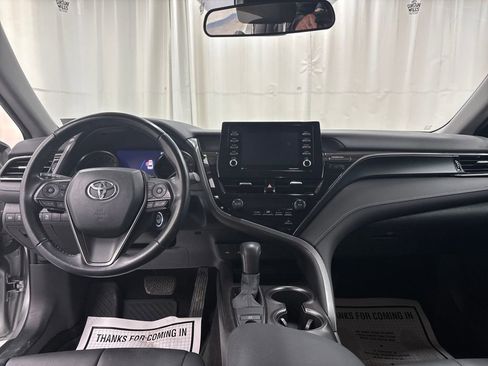 Used 2021 Toyota Camry SE image 13