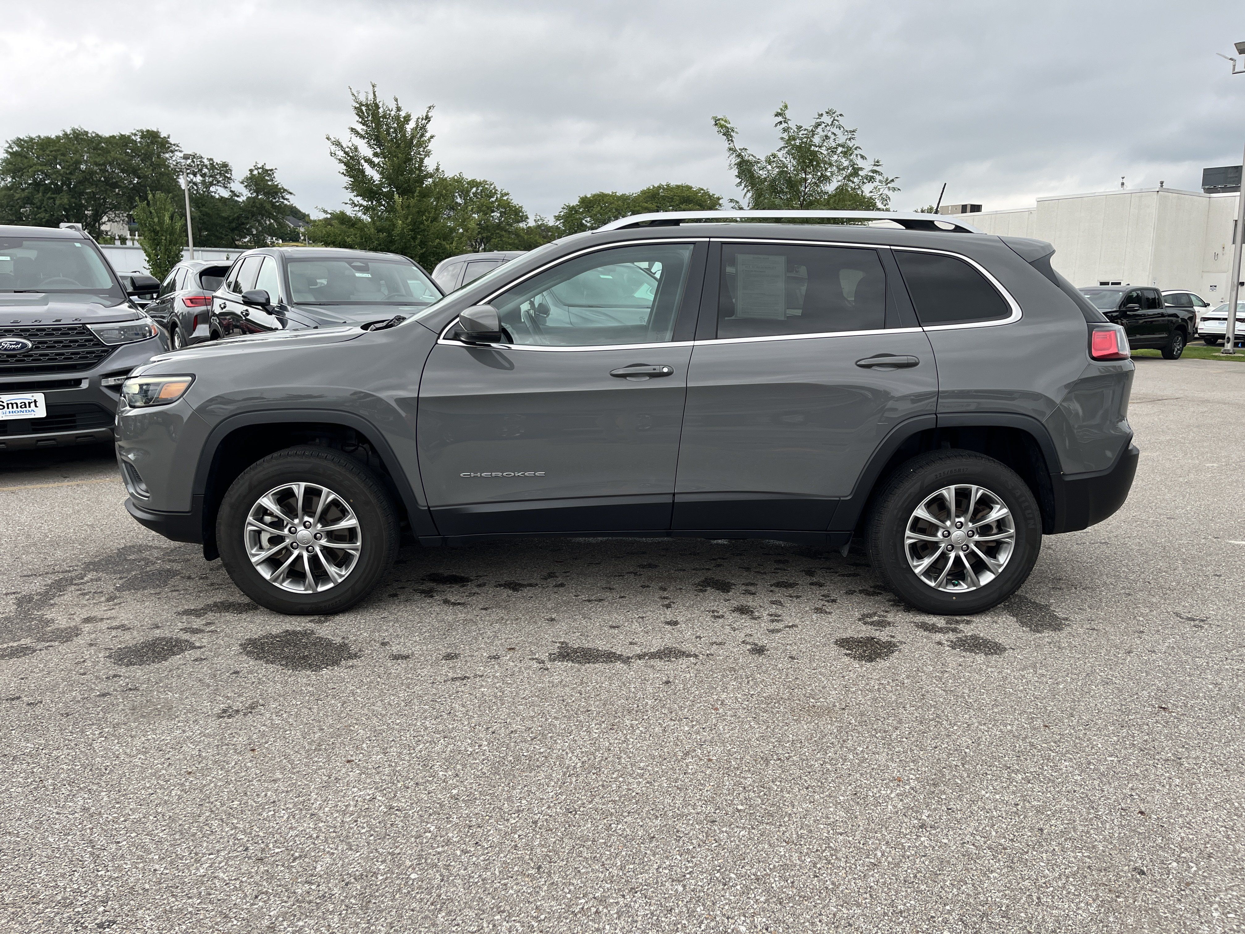 Used 2021 Jeep Cherokee Latitude Lux w/ Trailer Tow Group AWD/4WD image 7